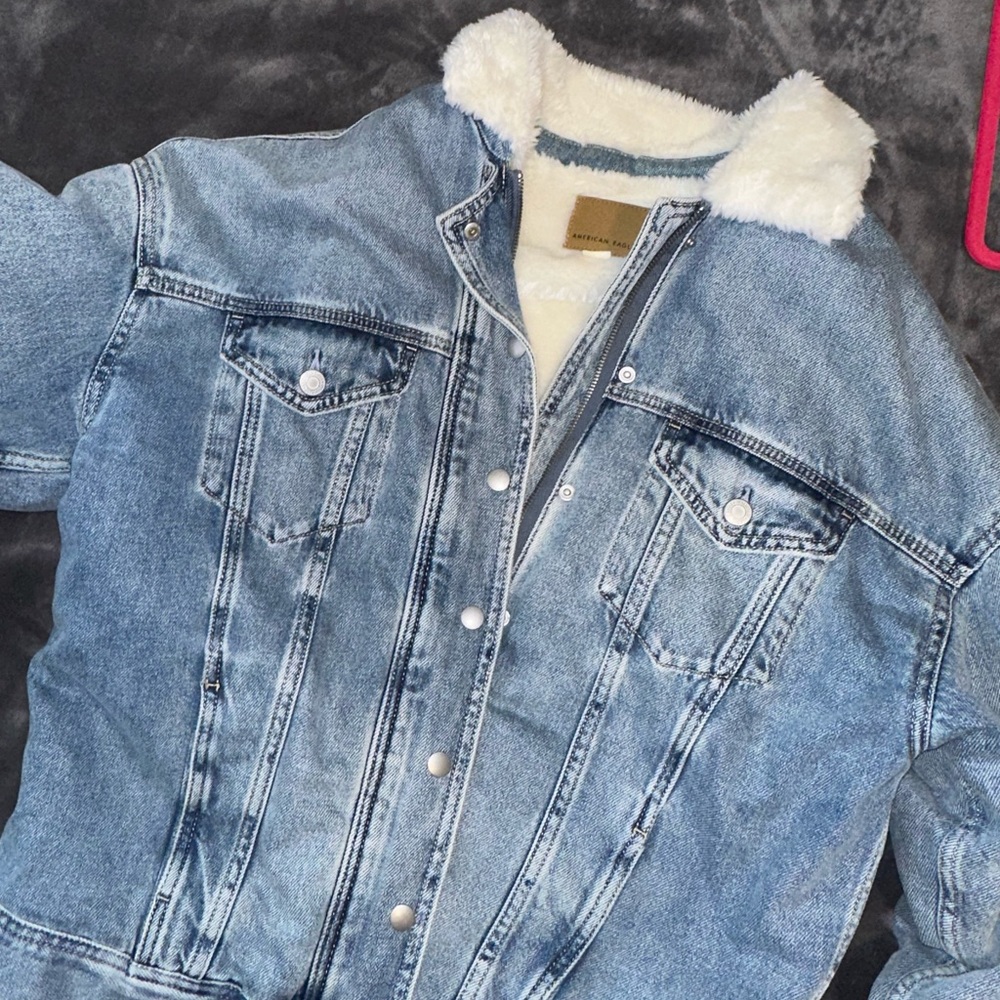 American Eagle Outfitters Light Blue Denim Jacket with Cream Sherpa Collar